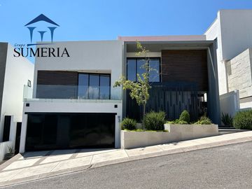 Residencia en venta con elevador en Bosques del San Francisco