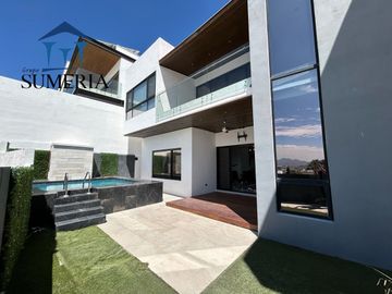 Residencia en venta con elevador en Bosques del San Francisco