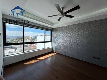 Residencia en venta con elevador en Bosques del San Francisco