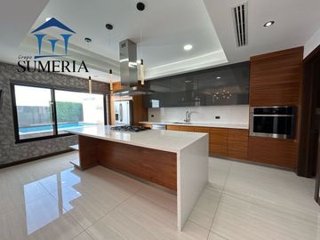 Residencia en venta con elevador en Bosques del San Francisco