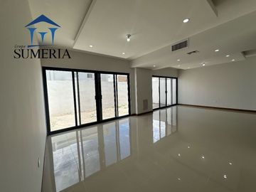 Bonita casa en Bosques del Valle en venta