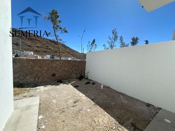 Casa nueva en Bosques del Valle con récamara en planta baja