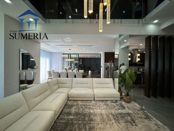 Venta de increible y moderna casa amueblada en Fracc. Cumbres