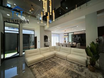 Venta de increible y moderna casa amueblada en Fracc. Cumbres