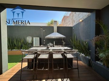 Venta de increible y moderna casa amueblada en Fracc. Cumbres