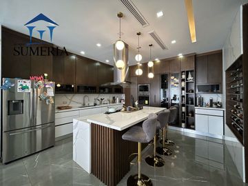 Venta de increible y moderna casa amueblada en Fracc. Cumbres