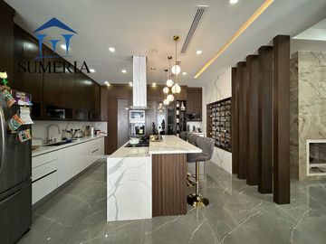 Venta de increible y moderna casa amueblada en Fracc. Cumbres