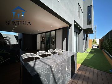 Venta de increible y moderna casa amueblada en Fracc. Cumbres