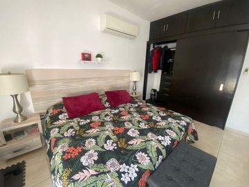 Casa en Venta Tipo Town House en Zona la Huasteca, Santa Catarina