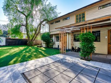 Casa con buen terreno y ubicación/ ideal para remodelar