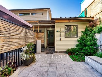 Casa con buen terreno y ubicación/ ideal para remodelar