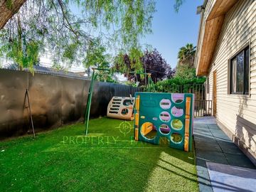 Casa con buen terreno y ubicación/ ideal para remodelar