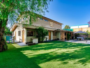 Casa con buen terreno y ubicación/ ideal para remodelar