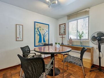 Casa con buen terreno y ubicación/ ideal para remodelar