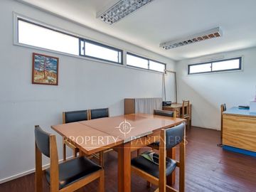 Casa con buen terreno y ubicación/ ideal para remodelar