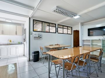 Casa con buen terreno y ubicación/ ideal para remodelar