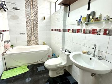 Se vende casa en la molina en santa patricia av precursores  de 360 M2