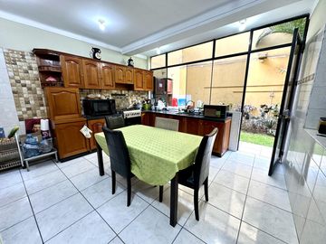 Se vende casa en la molina en santa patricia av precursores  de 360 M2
