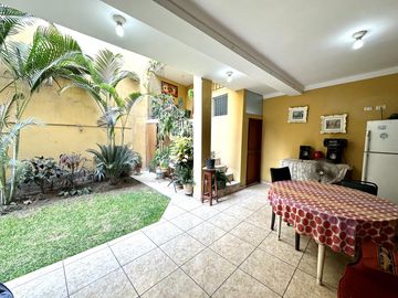 Se vende casa en la molina en santa patricia av precursores  de 360 M2