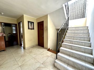 Se vende casa en la molina en santa patricia av precursores  de 360 M2