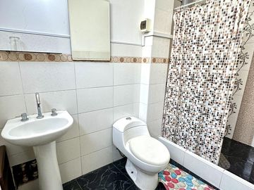 Se vende casa en la molina en santa patricia av precursores  de 360 M2
