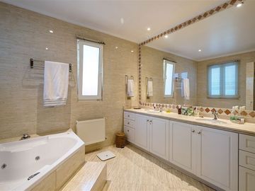 Casa en Venta en Exquisita Golf de Manquehue- Colegio Everest