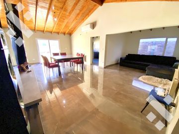 Casa en  Barrio Ecor Plottier