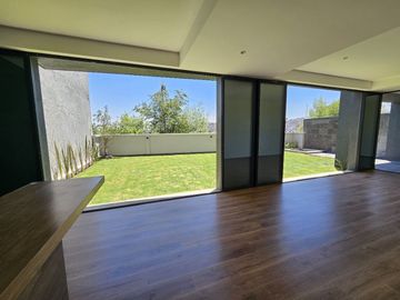 Casa Nueva en Venta en Paseos del Bosque
