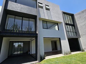 Casa Nueva en Venta en Paseos del Bosque