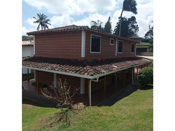 VENDO CASA CAMPESTRE EN EL CARMEN DE VIBORAL CANADA 950 METROS CH