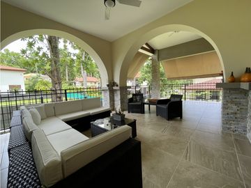 VENTA DE CASA EN  CLAYTON - SENDERO DE CAMINO DE CRUCES