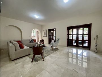 VENTA DE CASA EN  CLAYTON - SENDERO DE CAMINO DE CRUCES