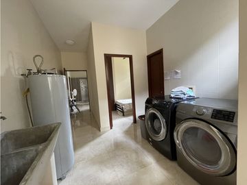 VENTA DE CASA EN  CLAYTON - SENDERO DE CAMINO DE CRUCES