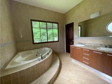 Venta de casa en clayton - Los Senderos de camino de cruces