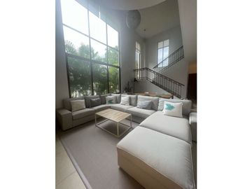 Venta de casa en clayton - Sendero de camino de cruces
