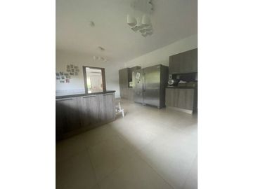 Venta de casa en clayton - Sendero de camino de cruces