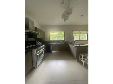 Venta de casa en clayton - Sendero de camino de cruces