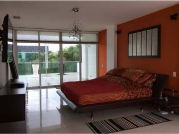 CASA MODERNA EN PH COSTA ESMERALDA
