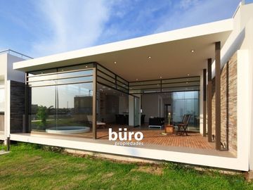 PRECIOSA CASA DE PLAYA EN VENTA EN PLAYA GAVIOTAS, ASIA