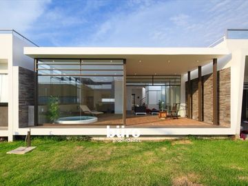 PRECIOSA CASA DE PLAYA EN VENTA EN PLAYA GAVIOTAS, ASIA