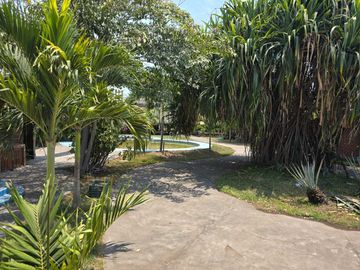 Terreno en venta en Tecomán con edificaciones Habitacionales y uso comercial