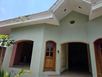 Terreno en venta en Tecomán con edificaciones Habitacionales y uso comercial