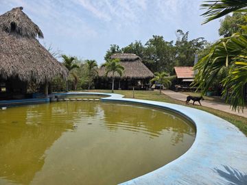 Terreno en venta en Tecomán con edificaciones Habitacionales y uso comercial