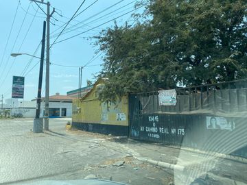 Terreno en venta en Tecomán con edificaciones Habitacionales y uso comercial