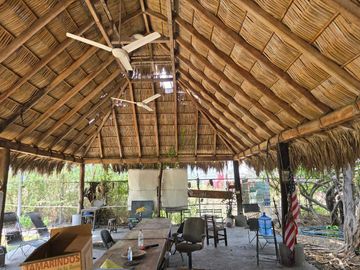 Terreno en venta en Tecomán con edificaciones Habitacionales y uso comercial