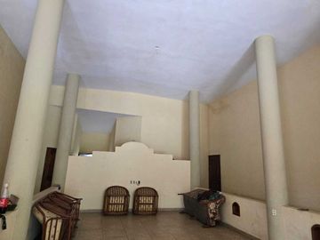 Terreno en venta en Tecomán con edificaciones Habitacionales y uso comercial
