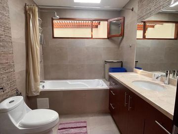 CASA DE VENTA O RENTA DENTRO DE URBANIZACIÓN