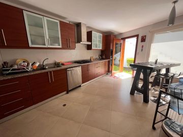 CASA DE VENTA O RENTA DENTRO DE URBANIZACIÓN