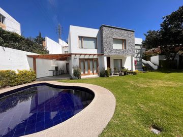 CASA DE VENTA O RENTA DENTRO DE URBANIZACIÓN