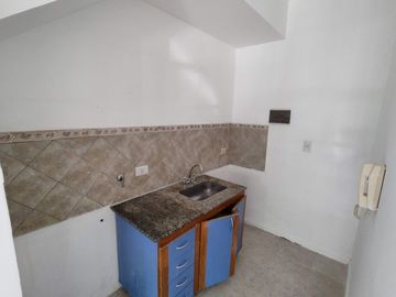 Venta PH 2 ambientes con patio en Villa Luzuriaga